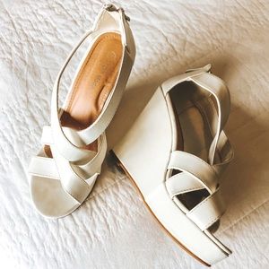 White platform Sandals | 6.5